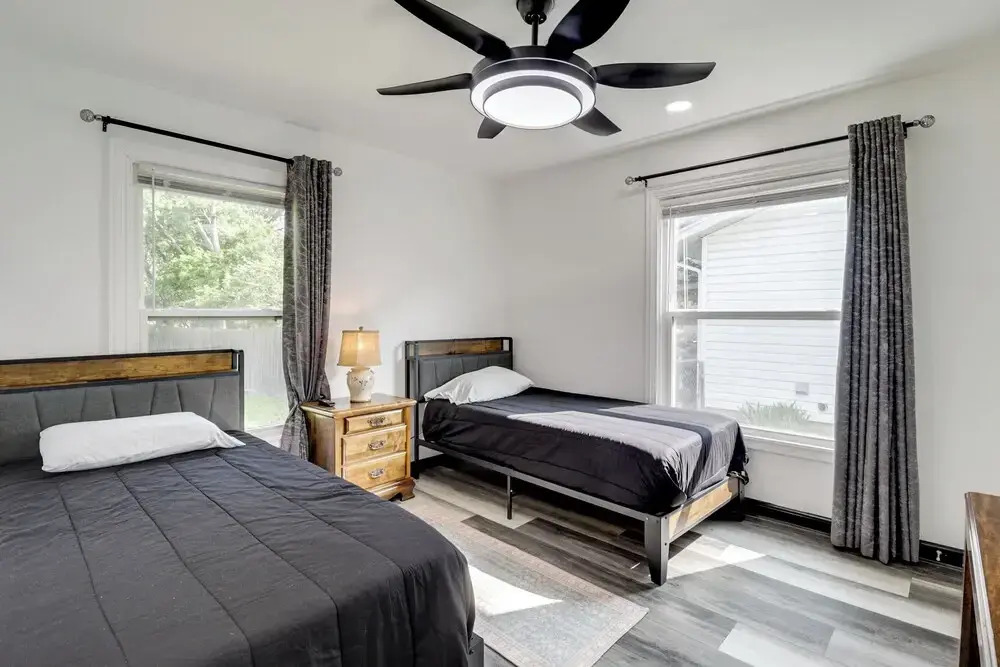 1 Mi to At&t Stadium: Cozy Family Home w/ Yard!