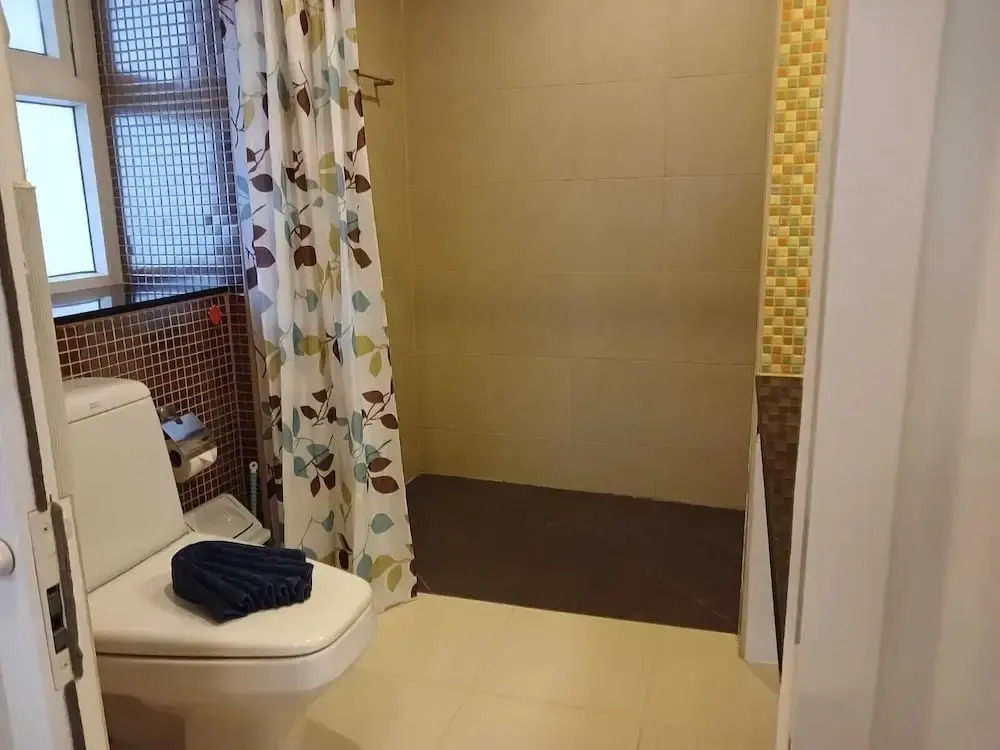 6-30 - 1 Bdr Condo With Balcony and Shared Pool