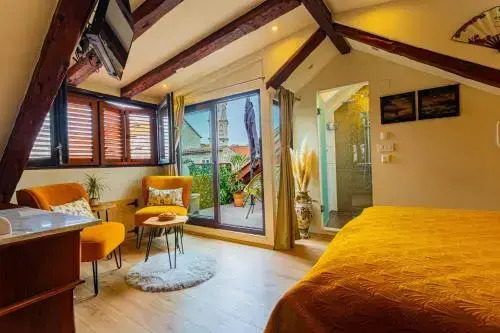 Old town Villa TROGIR STARS with free parking