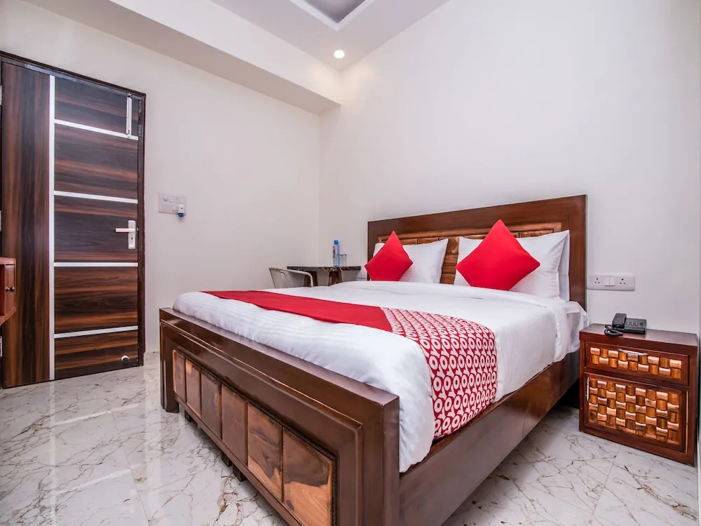 OYO 14896 City Galaxy Inn