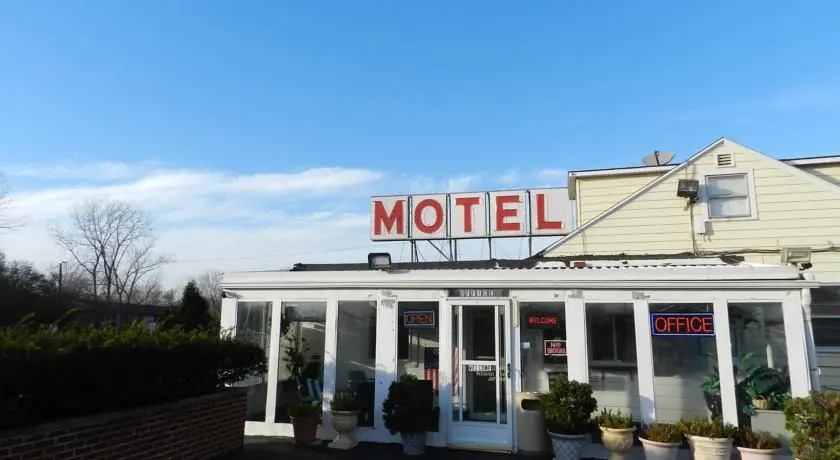 By The Way Motel Lake Bluff