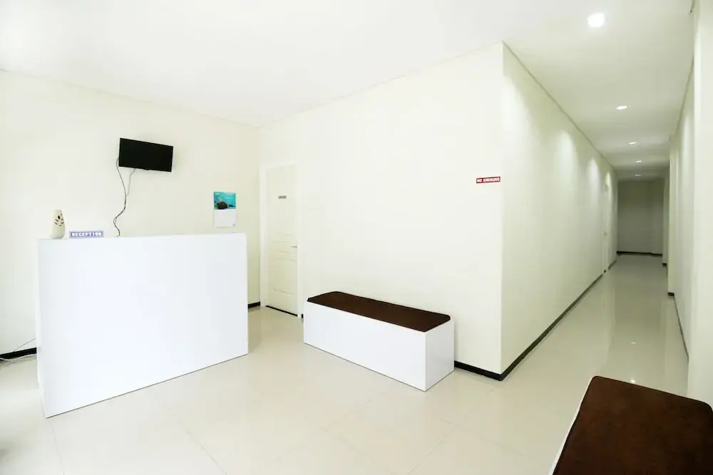 Airy Klojen Pertokoan Ade Irma Suryani Blok C5 Malang