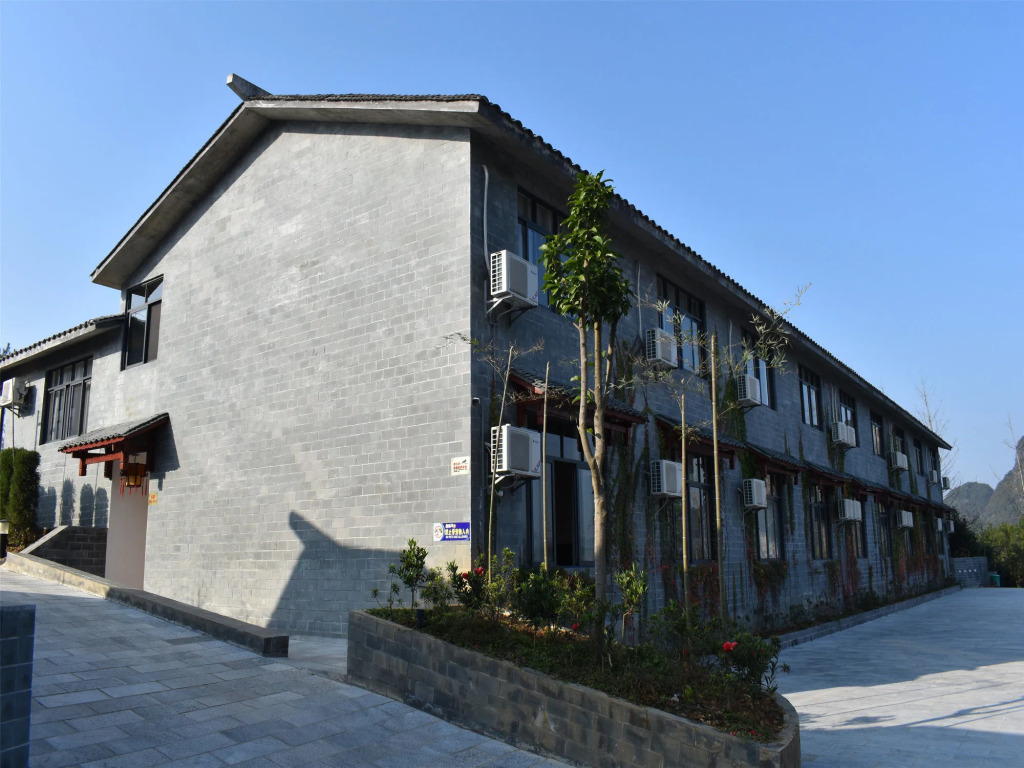 Yangshuo Mountain Top Retreat