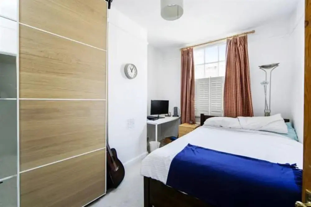2 Bedroom House With Garden in Battersea