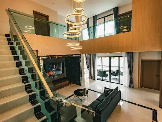 Astro Luxury: 4-6 beds Ultra Luxury Pool Villa with Daily Cleaning
