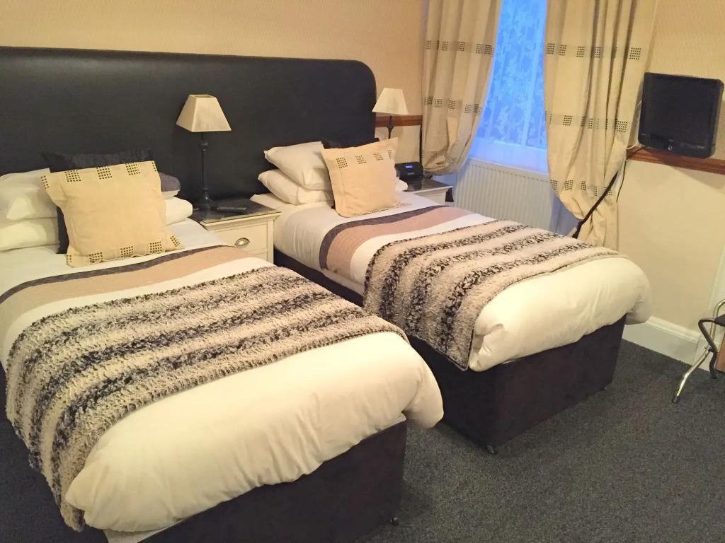 Lauderville guest house