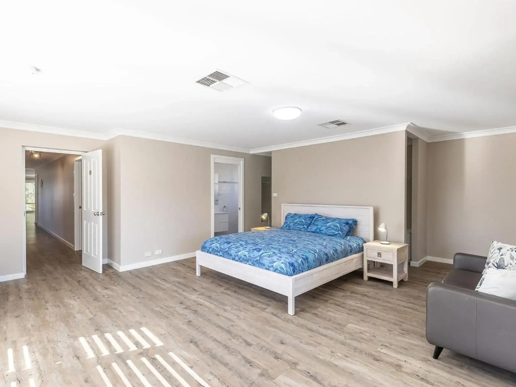 Dolphin Lagoon Luxury Escape