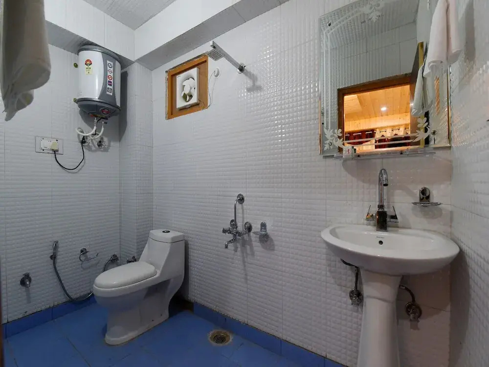 Rajinder Regency By OYO Rooms