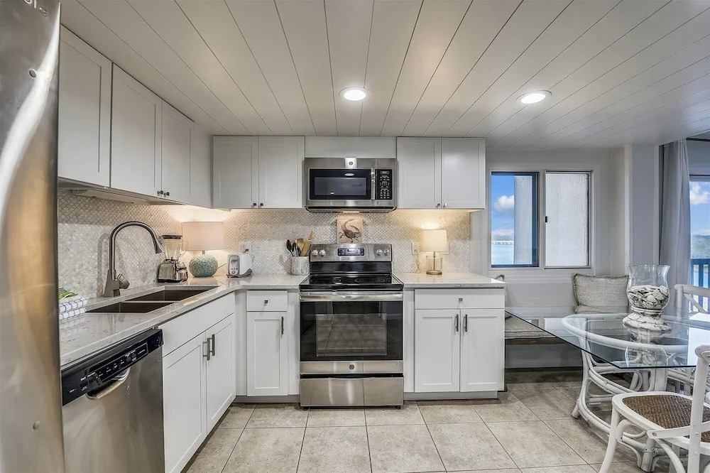 Pinnacle Port A502 - Updated 3 Bedroom . Free Fun! Boat Ramp Access! Condo by RedAwning