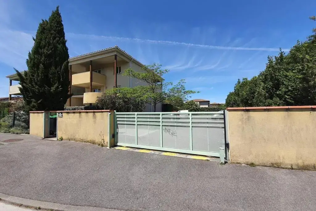 Charmant appartement avec terrasse et jardin au calme Proche Bus Métro