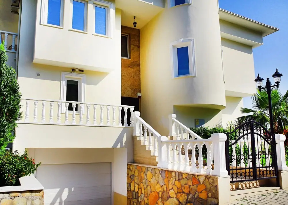 5 Bedroom Villa With Private Pool