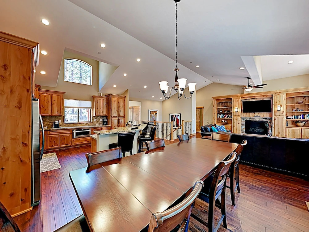 2451 South Lake Tahoe - 4 Br Home