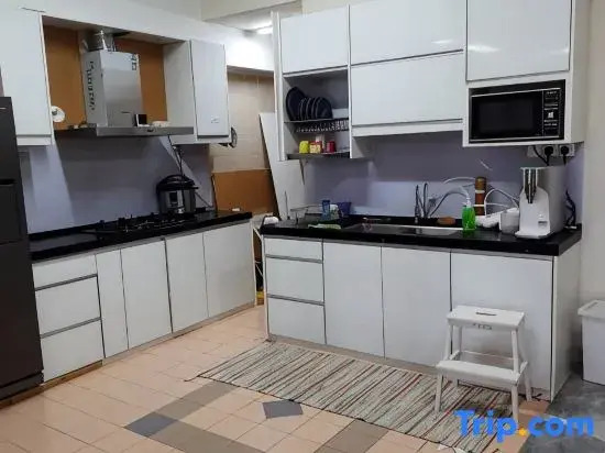 golf club homestay (Muslim-friendly)