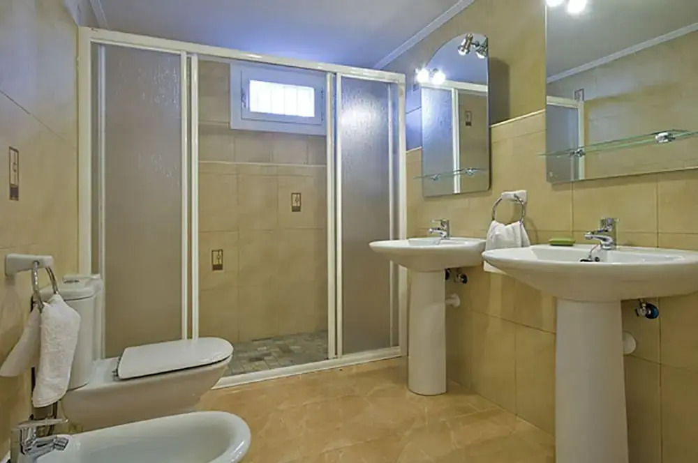 Villa - 6 Bedrooms with Pool and WiFi - 105005