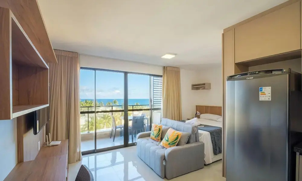 Stay Just Steps From Itapua Beach, With Pool and gym - RGF