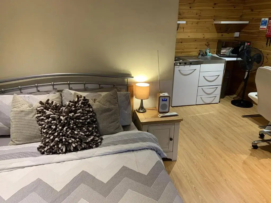 Southernwood - Garden Lodge 6