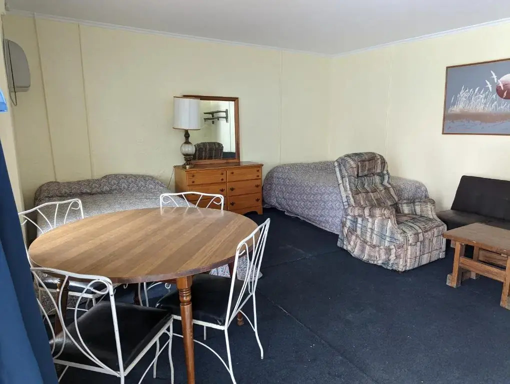 7 Beachside inn