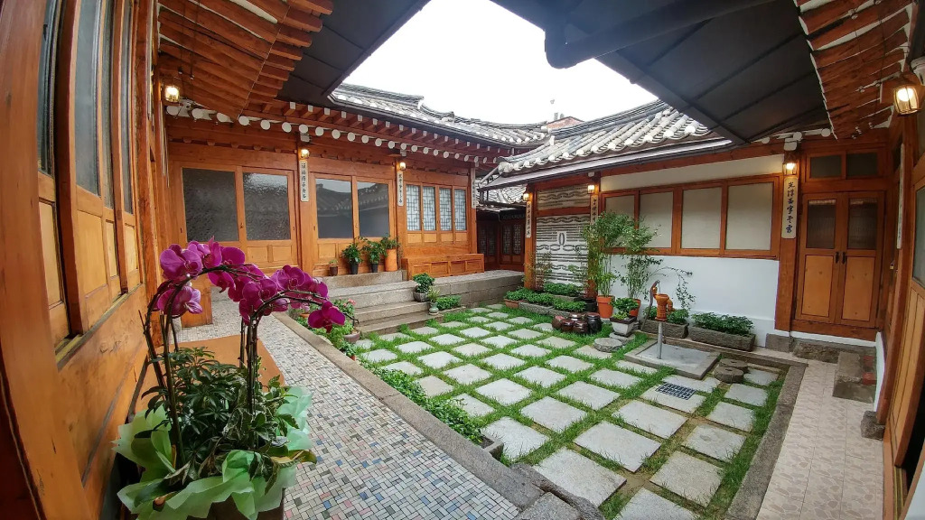 Bukchon Sarangchae Hanok Guesthouse