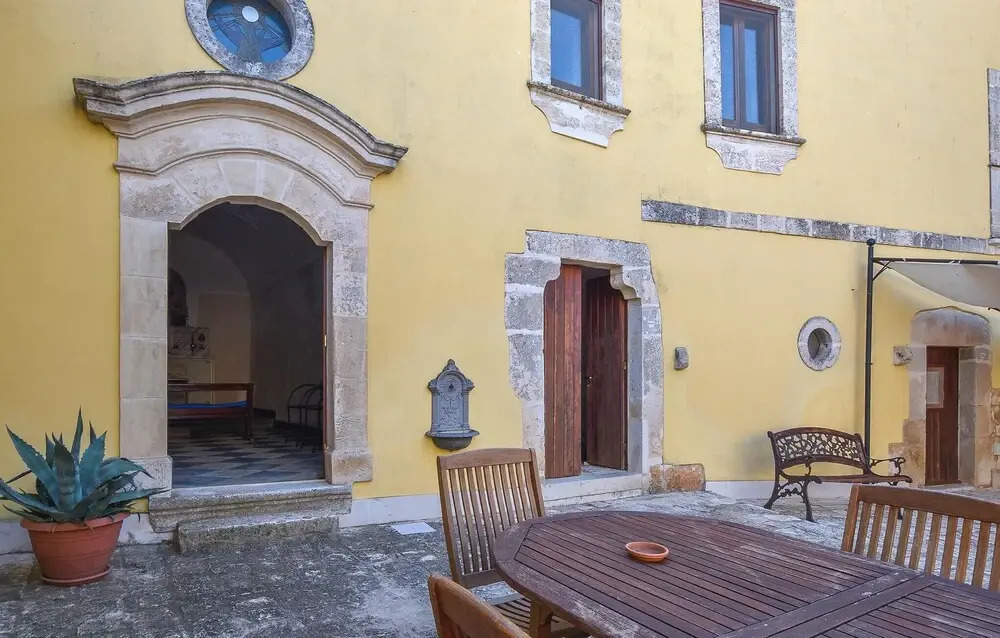 Amazing Home in Ragusa With 4 Bedrooms, Wifi and Outdoor Swimming Pool