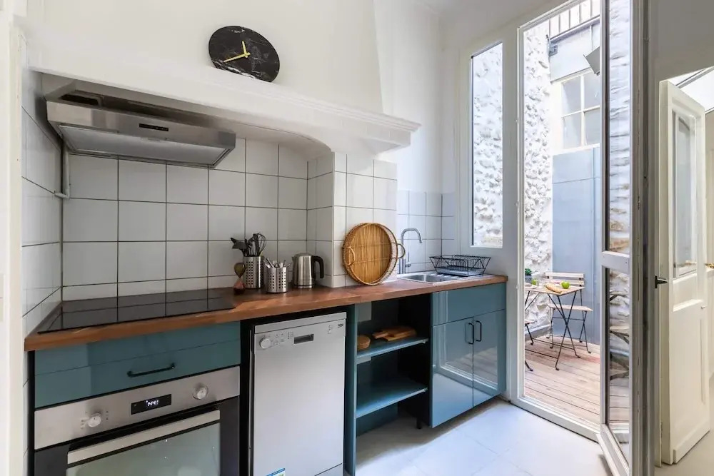 Modern Apartment in City Center for up to 4 Guests!