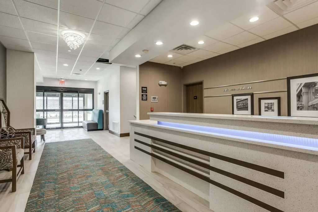 Hampton Inn & Suites Dallas-Central Expy/North Park Area
