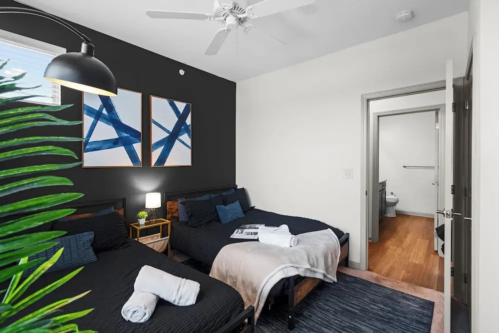 Upscale King 4BR Suite Uptown Charlotte