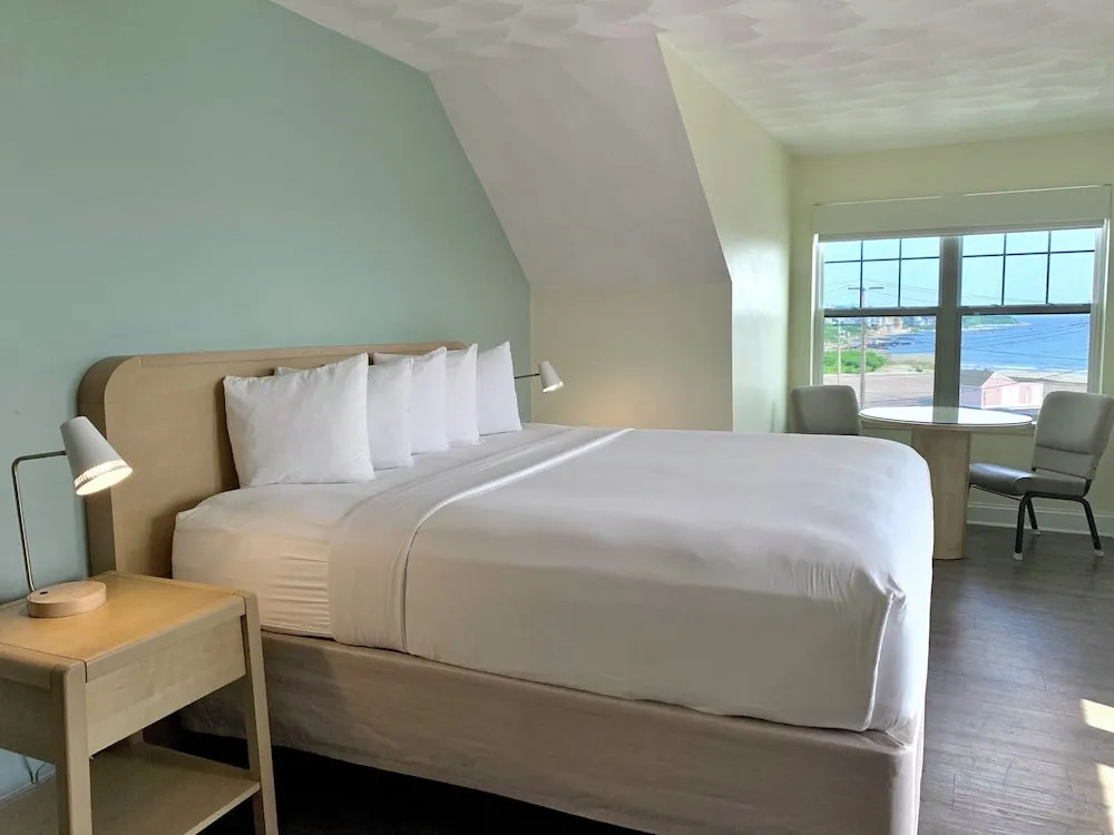 Atlantic Beach Hotel & Suites