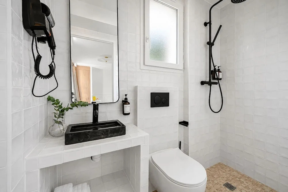JIJI Suites