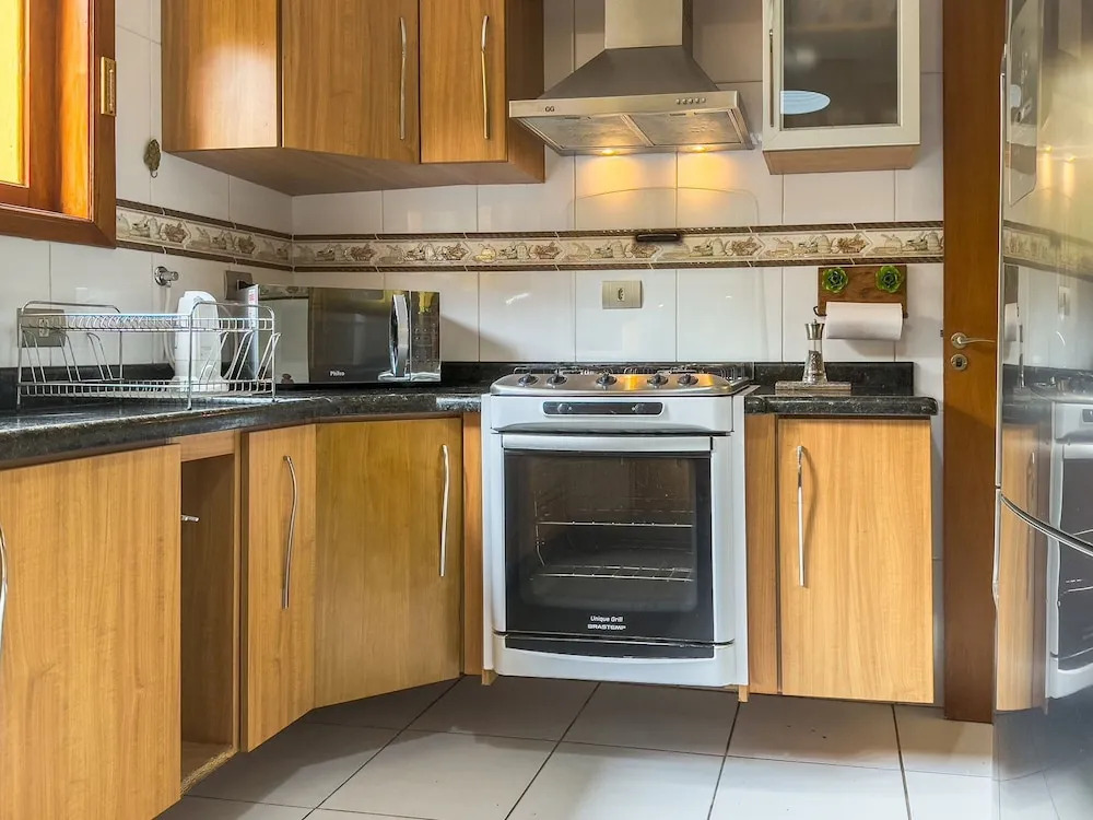 Espaço gourmet e home-office na Granja
