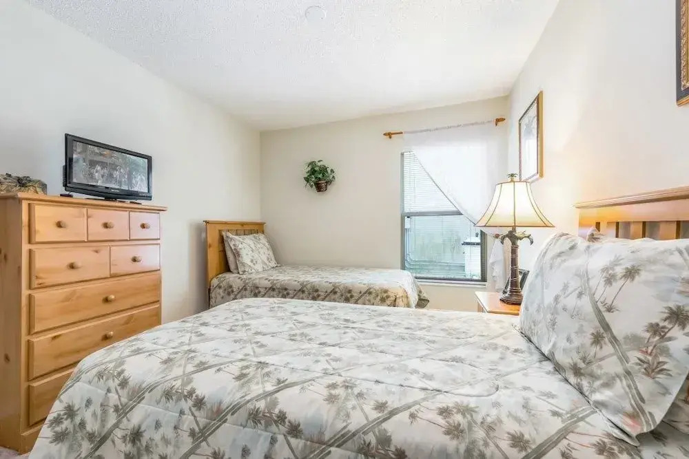 4BR Pool Home Emerald Island by SHV-8540