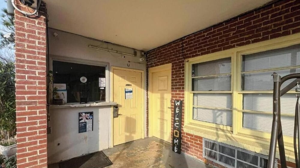 Studio 6 Suites Albany, GA