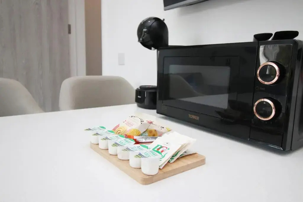 New Light & Airy 3 Bed Getaway - Wifi - Netflix - Comfort