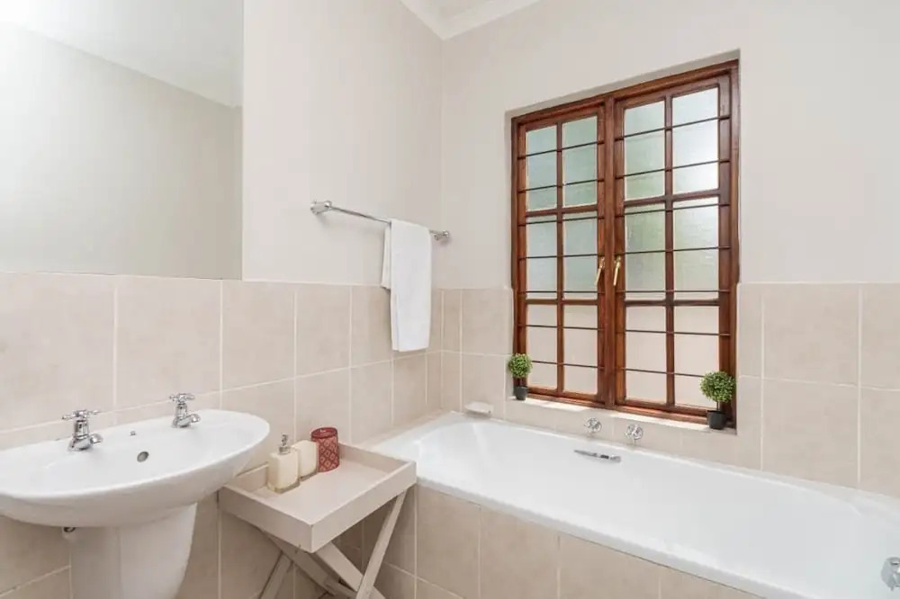 Peaceful Sandton Townhouse in Gated Community
