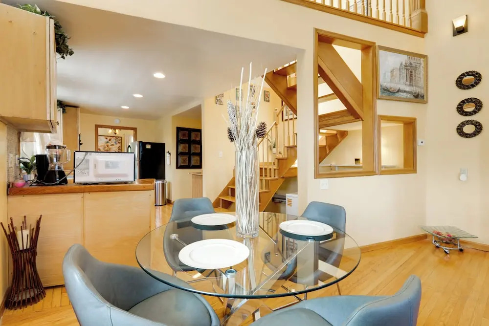 Private Deck & City Views! Spacious Cincinnati Apt