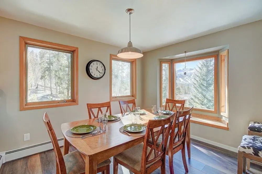 Bearing Tree 5 Br home by RedAwning