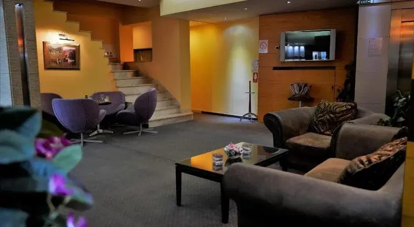 Hotel Tadz ND