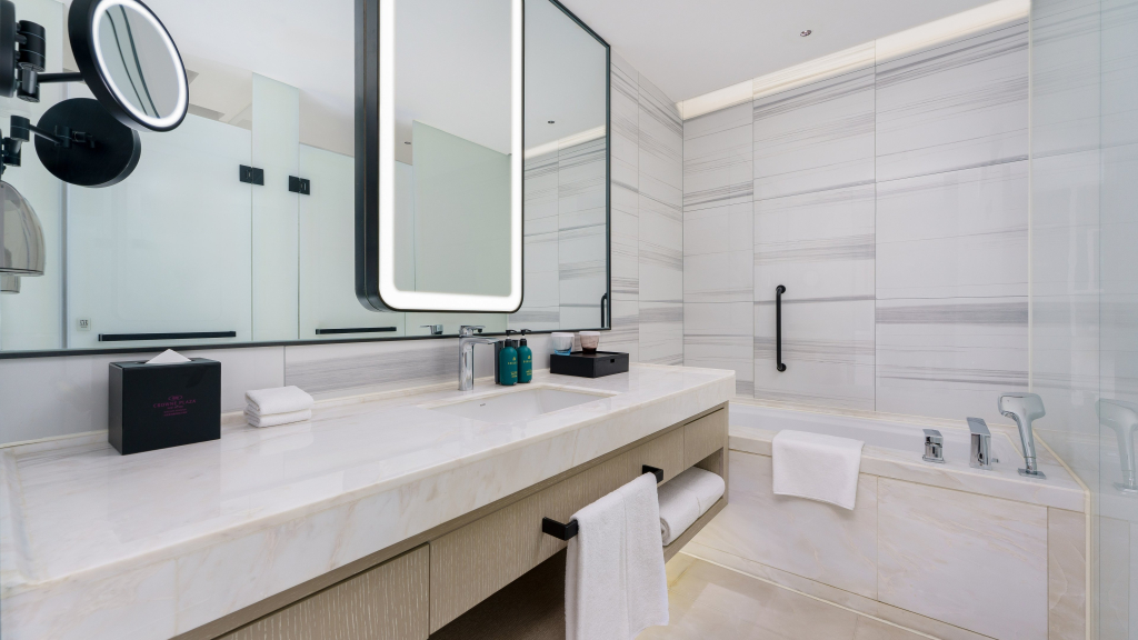 Crowne Plaza Dalian Xinghai by IHG