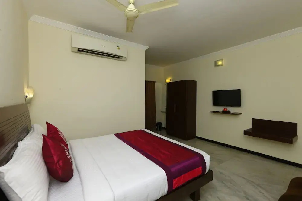 Hotel Planet Grande by OYO Rooms