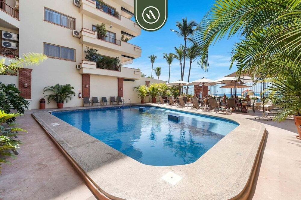 Beachfront Mexican Styled 3 BR Condo in Downtown