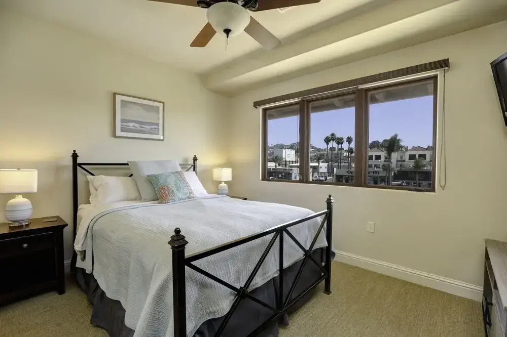 203 Cortez 3 Bedroom Condo by Redawning