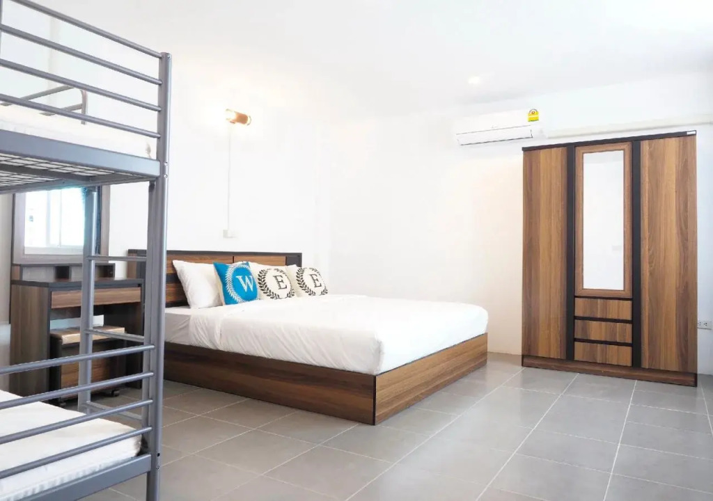 WEE HOSTEL