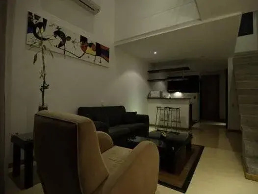 Travelers Orange Suites