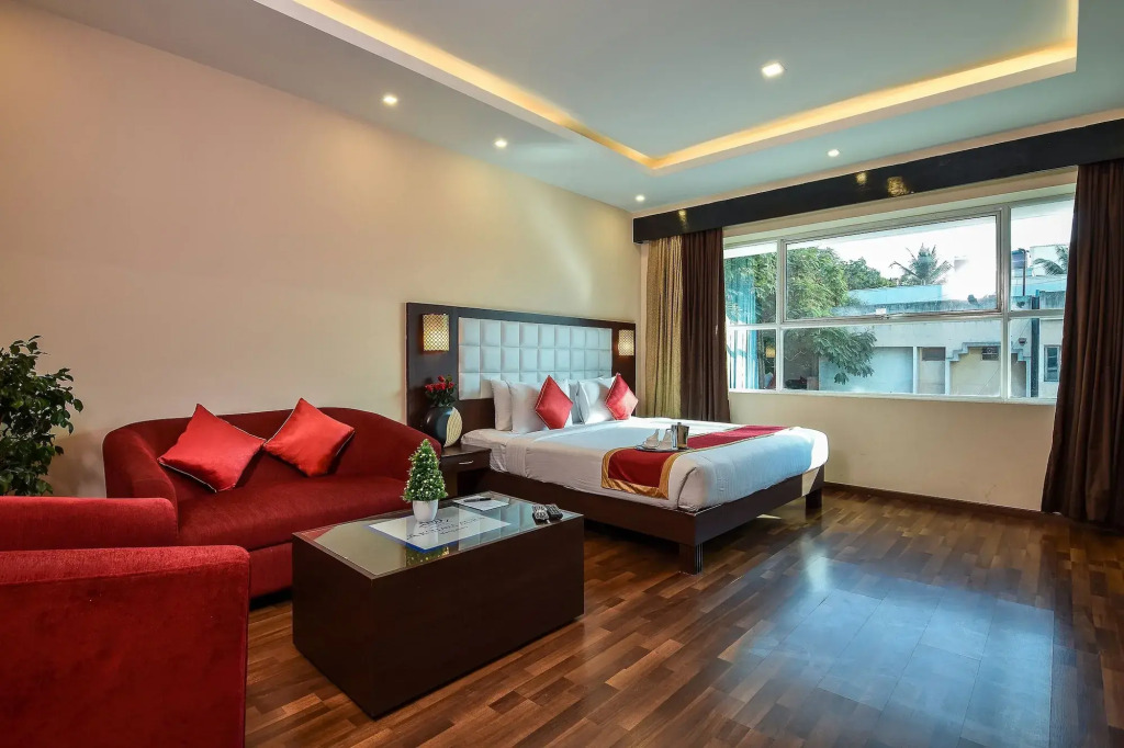 Akshaya Aura