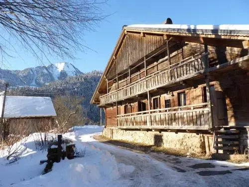 Warm and Stylish Boutique Lodge LEtoile de Savoie