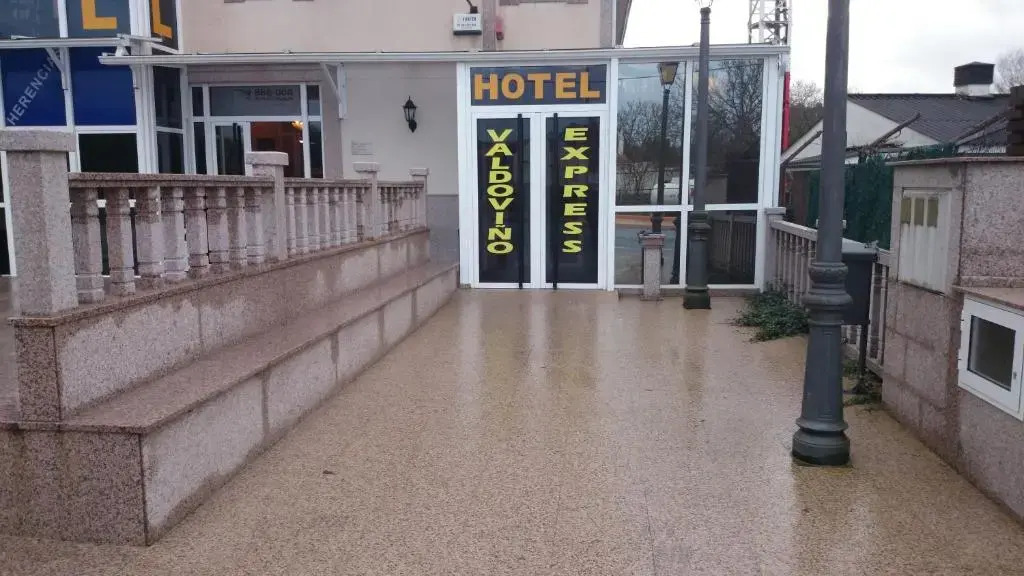 Hotel Valdoviño Air Con