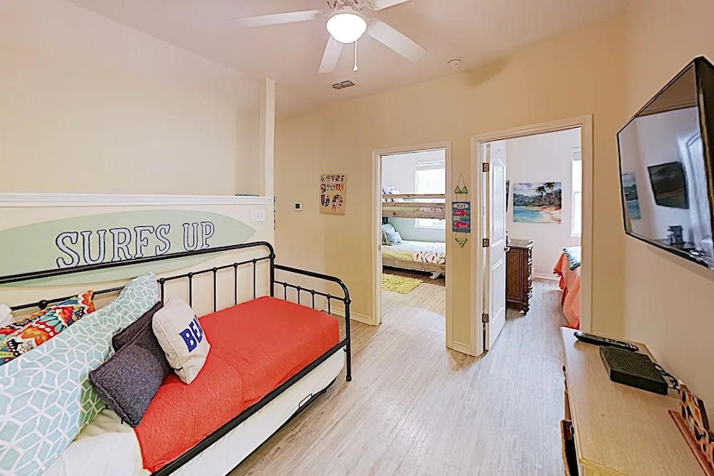 New Listing! Sunny Beach W/ Pool & Hot Tub 4 Bedroom Townhouse