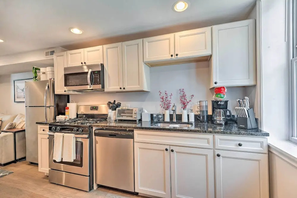 Central & Trendy Baltimore Townhome: Pets OK!