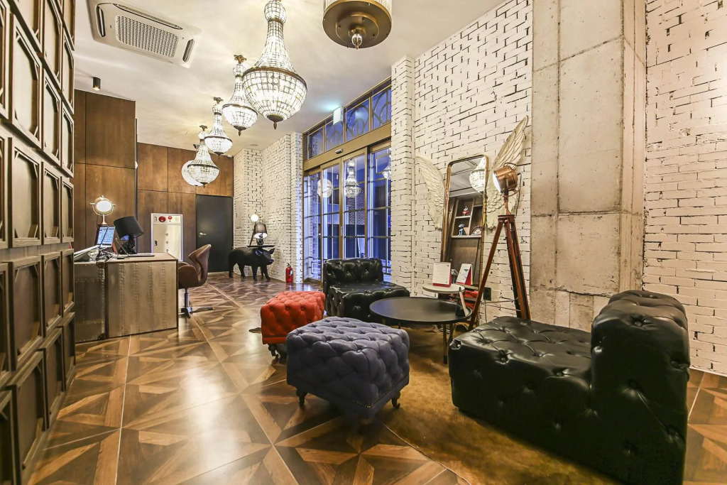Lerocherrouge Hotel