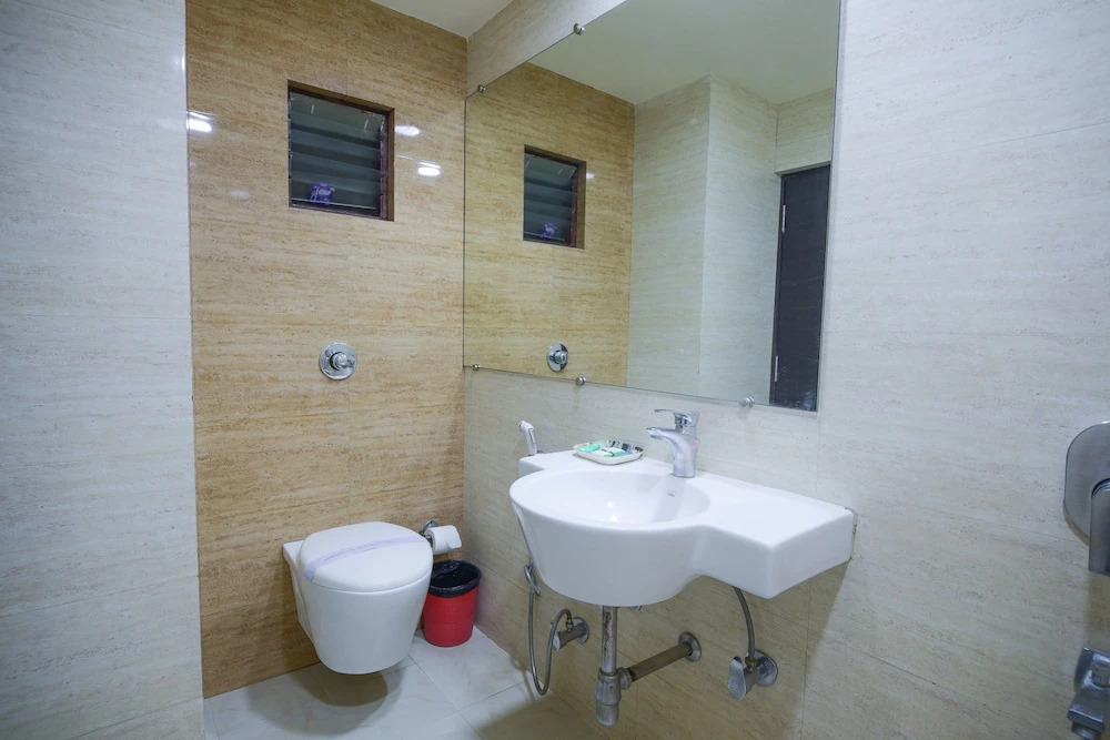 Fabhotel Kamla Regency
