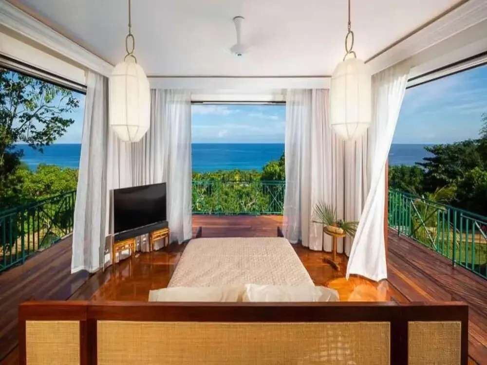Sunny Vacation Villa at 1